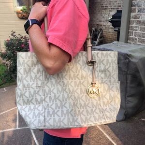 Michael Kors purse🖤🤍